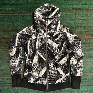 NWOT‎ Lululemon graphic high neck hoodie jacket.